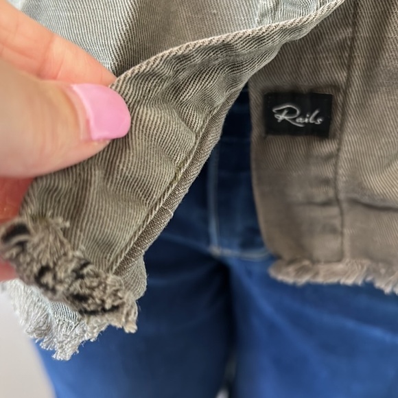 RAILS Conrad Olive Green Military Patch Jacket Raw Hem Embroidered Sz S - Picture 6 of 16